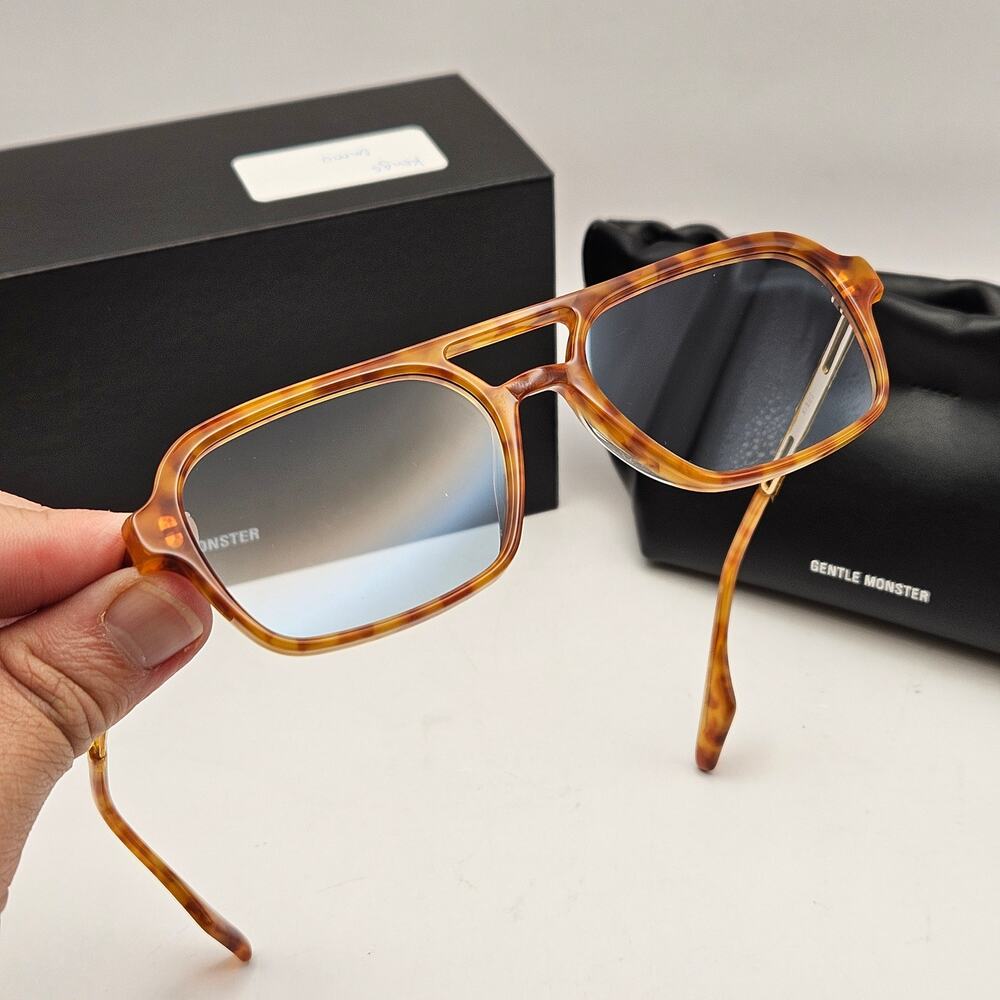 GENTLE MONSTER KINGS TORTOISE AVIATOR SUNGLASSES BLUE LENS NIB